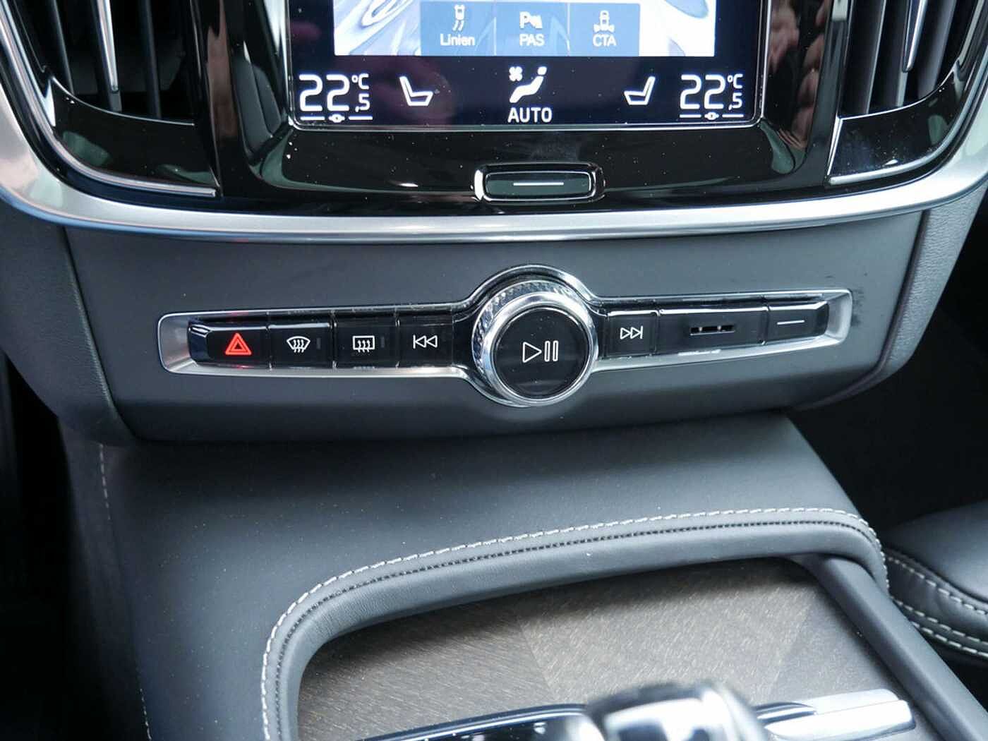 Volvo  CC D5 AWD PDC SHZ KAMERA NAVI LED 360°