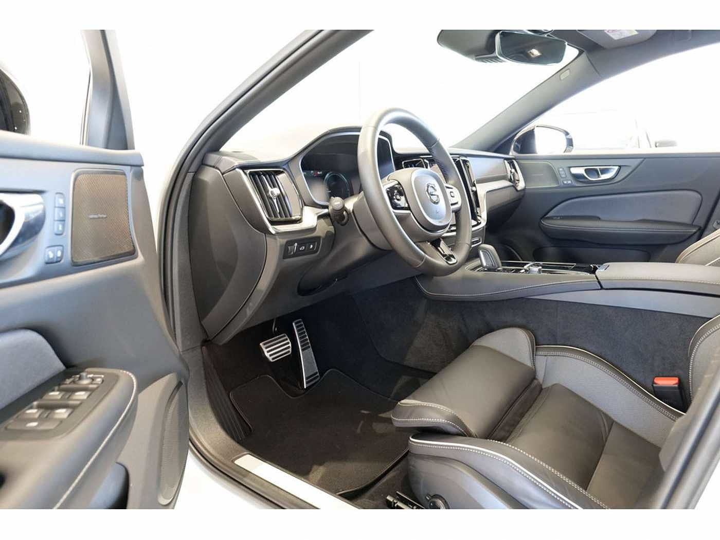 Volvo  T8 AWD R-Design 0,5% Versteuerung PANO