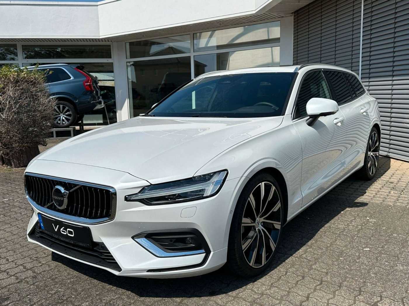 Volvo  Plus Bright*SD*360Grad Kamera*AHZV*Licht-P*