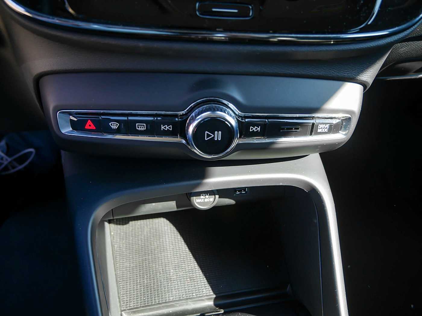 Volvo  1.5 Momentum Pro PHEV 2WD STANDHZ LED