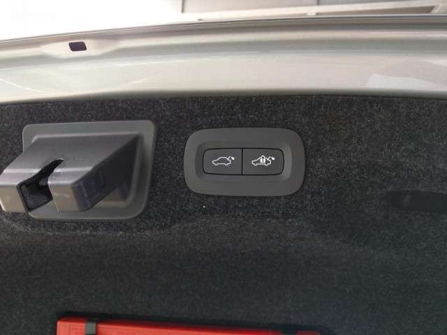 Volvo  D5 AWD DPF Inscription Klima Navi Rückfahrkamera