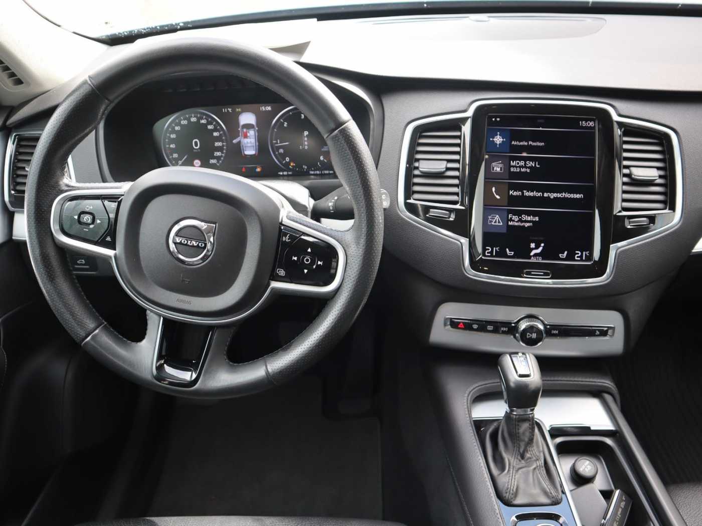 Volvo  D5 Momentum AWD*AZV*Navi*RFK