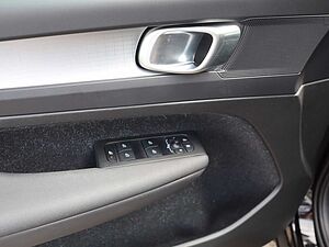 Volvo  XC40 T4 Automatikgetriebe (140kW/190PS) Momentum Pro