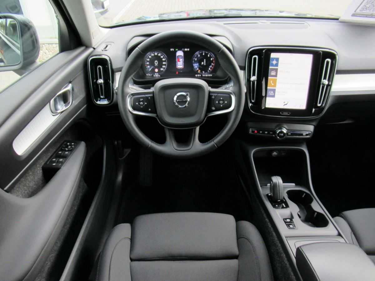 Volvo  T3 Benzin Momentum Pro Automatik