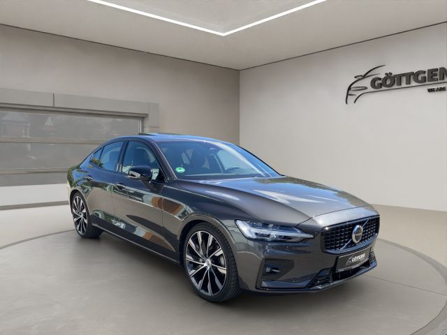 Volvo  Plus B4 Mild-Hybrid Dark AHK LM20 PANO NAVI