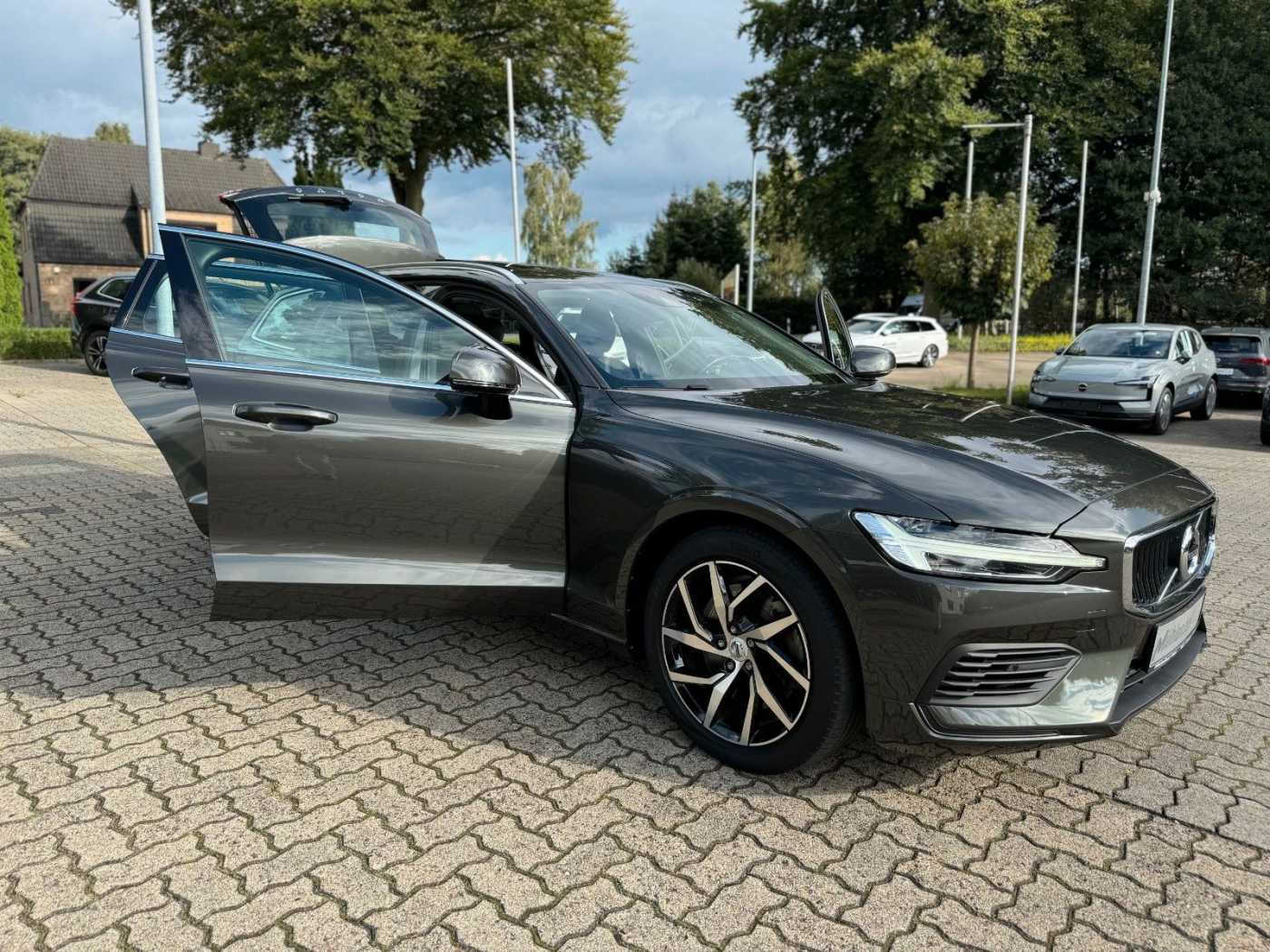 Volvo  T6 Twin Engine AWD Geartr. MOMENTUM PRO-Pano