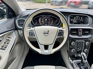 Volvo  T4 AWD Geartronic MOMENTUM