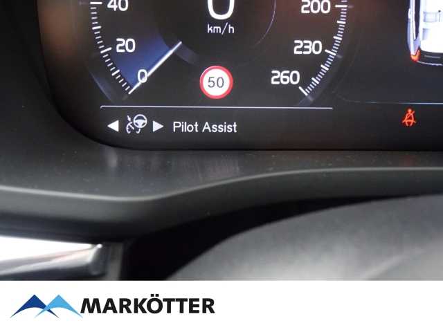 Volvo  D4 Momentum Pro 2WD/BLIS/ACC/CAM/LED/AHK/