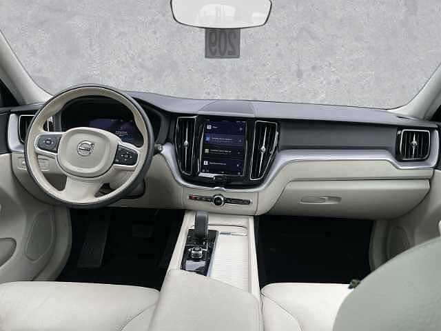 Volvo  Momentum Pro B4 Pano AHK 360kam Leder Lenkradhz WSShz