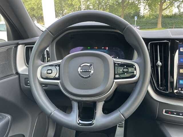 Volvo  R Design B4 19''LM Google ACC Pano 360 kam DAB Harman