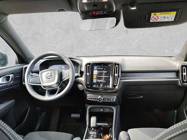 Volvo  Ultimate Dark T4 19''LM 360kam DAB BLIS WSShz Navi Leder digitales Cockpit