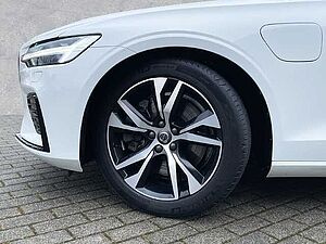 Volvo  R Design T6 Recharge 18''LM Pano Four-C Harman HUD PilotAssist