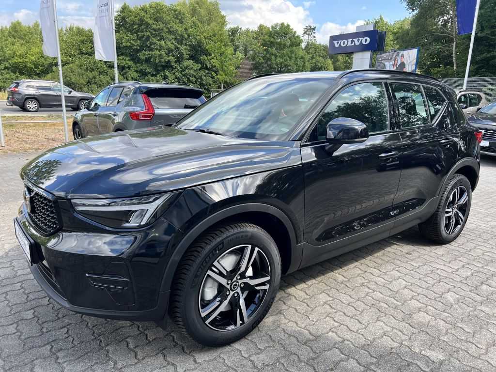 Volvo  XC40 Plus, B3 Mild-Hybrid, Benzin, Dark