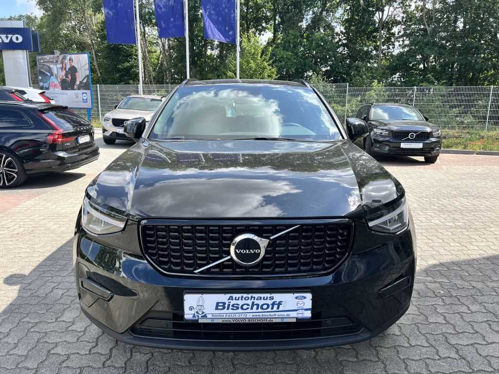 Volvo  XC40 Plus, B3 Mild-Hybrid, Benzin, Dark