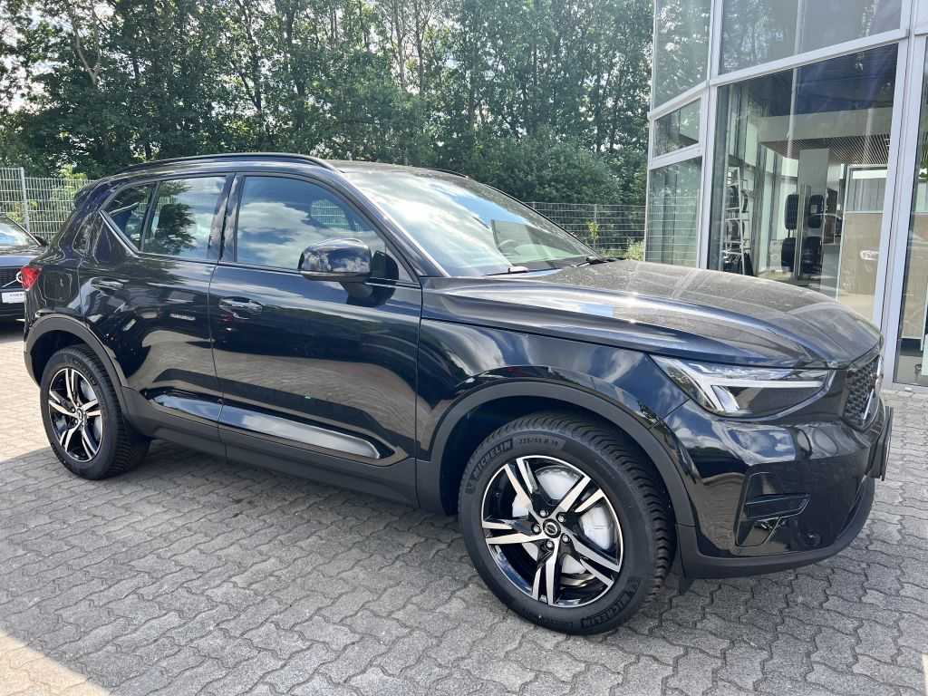 Volvo  XC40 Plus, B3 Mild-Hybrid, Benzin, Dark