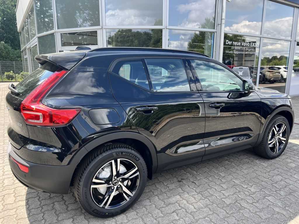 Volvo  XC40 Plus, B3 Mild-Hybrid, Benzin, Dark