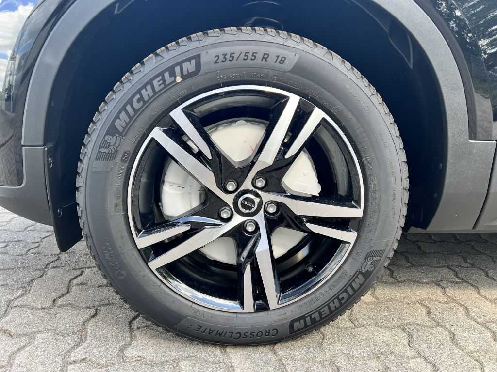 Volvo  XC40 Plus, B3 Mild-Hybrid, Benzin, Dark