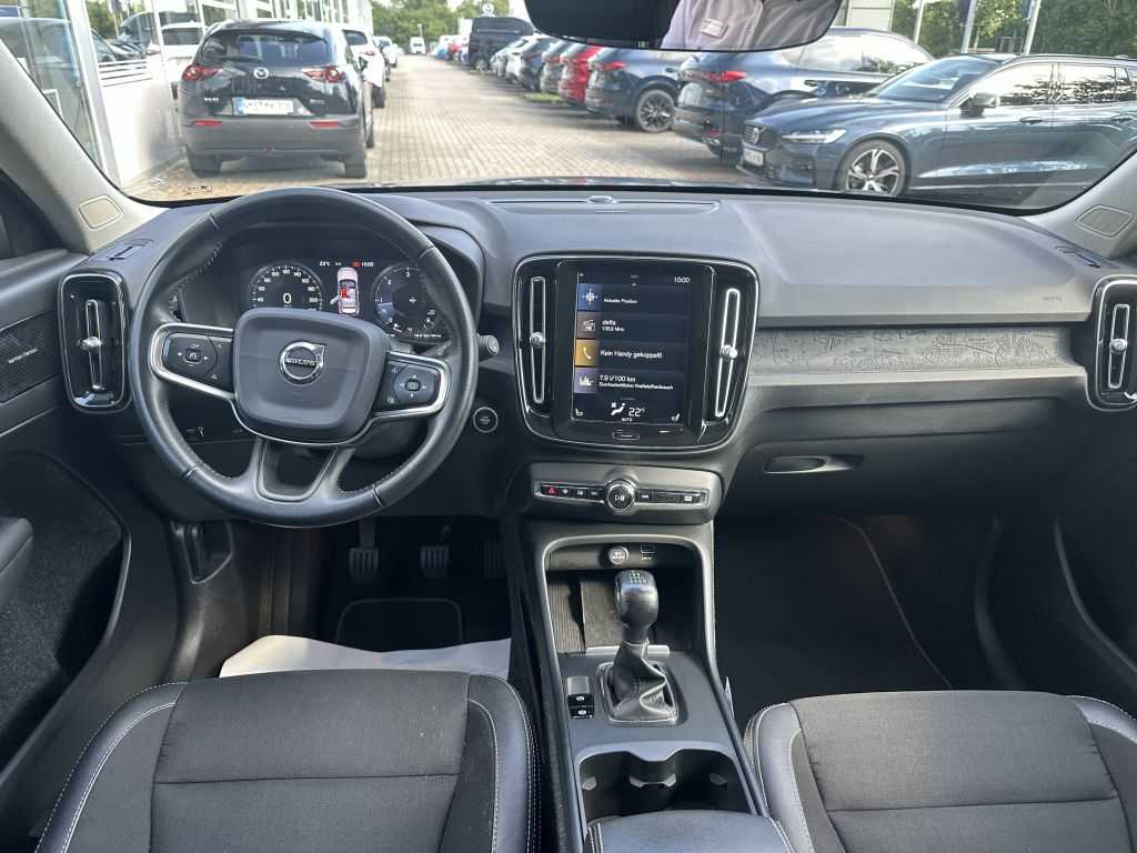 Volvo  XC40 D3 Schaltgetriebe (110kW/150PS) Momentum Pro