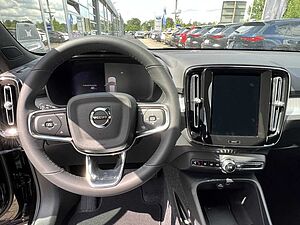 Volvo  XC40 Plus, B3 Mild-Hybrid, Benzin, Dark