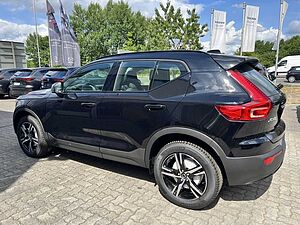 Volvo  XC40 Plus, B3 Mild-Hybrid, Benzin, Dark