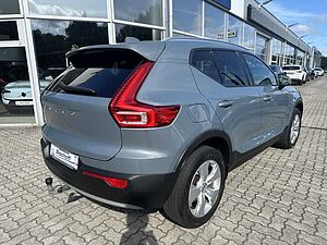 Volvo  XC40 D3 Schaltgetriebe (110kW/150PS) Momentum Pro