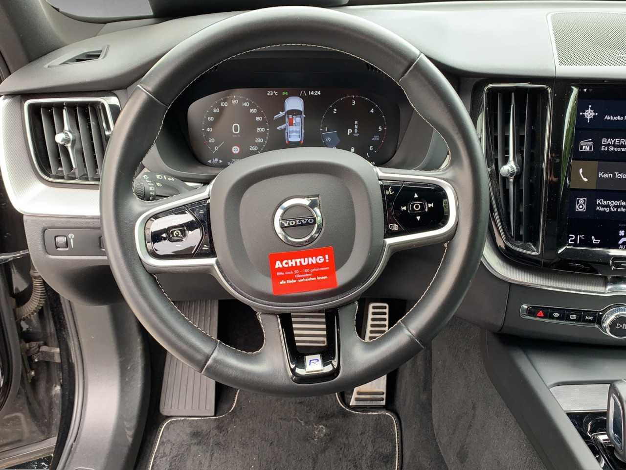 Volvo  XC 60 R Design AWD Bluetooth Head Up Display Navi LED Klima Einparkhilfe el. Fen