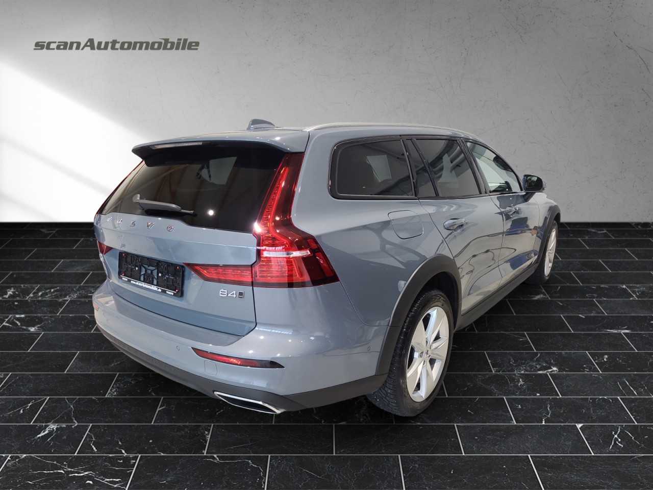 Volvo  V60 CC Pro AWD Bluetooth Navi LED Vollleder Klima Einparkhilfe el. Fenster