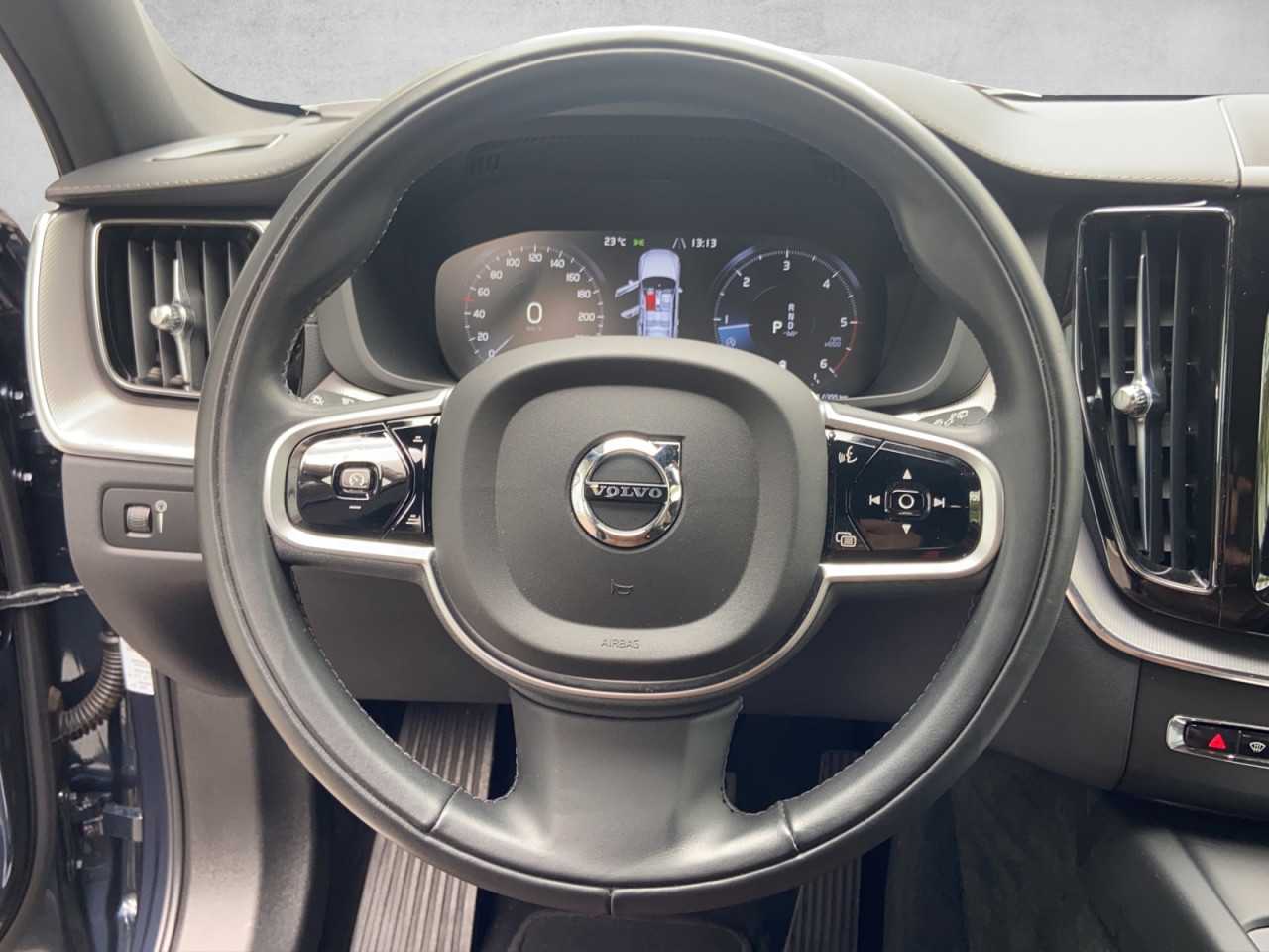 Volvo  XC 60 Inscription 2WD Bluetooth Navi LED Vollleder Klima Einparkhilfe el. Fenste