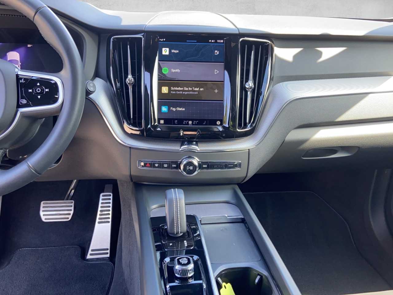 Volvo  XC 60 R Design 2WD Bluetooth Navi LED Klima Einparkhilfe el. Fenster