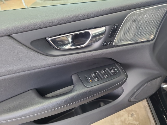 Volvo  V60 R Design Recharge Plug-In Hybrid AWD Bluetooth Head Up Display Navi LED Voll