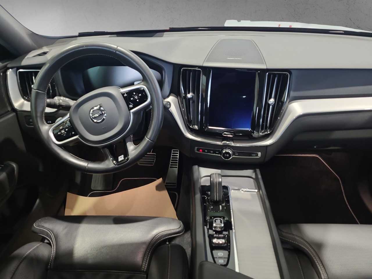 Volvo  XC 60 R Design AWD Bluetooth Navi LED Klima Standhzg Einparkhilfe el. Fenster