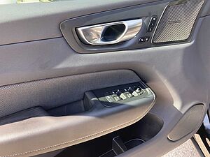 Volvo  XC 60 R Design 2WD Bluetooth Navi LED Klima Einparkhilfe el. Fenster