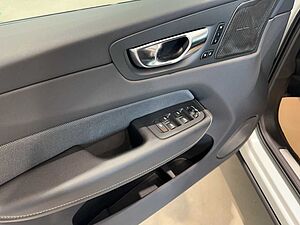 Volvo  XC 60 R Design 2WD Bluetooth Navi LED Klima Einparkhilfe el. Fenster