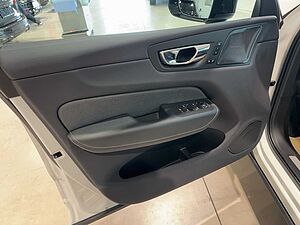 Volvo  XC 60 R Design 2WD Bluetooth Navi LED Klima Einparkhilfe el. Fenster