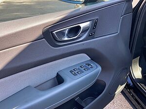 Volvo  XC 60 R Design AWD Bluetooth Navi LED Klima Einparkhilfe el. Fenster