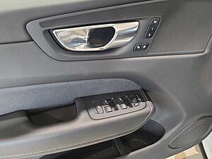 Volvo  XC 60 R Design AWD Bluetooth Navi LED Klima Einparkhilfe el. Fenster