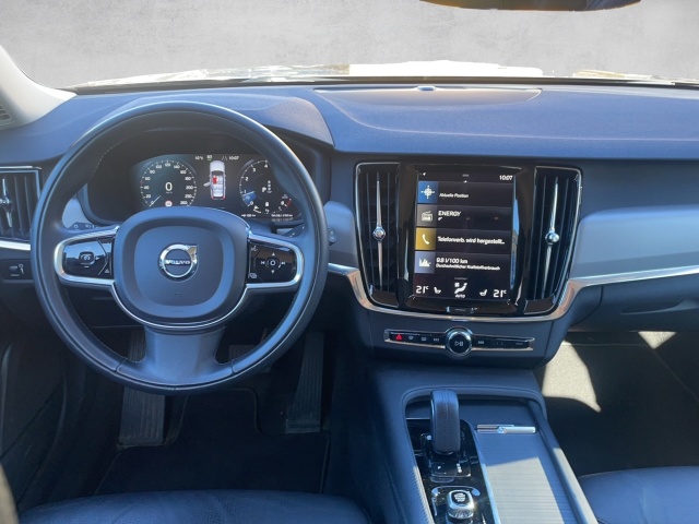Volvo  V90 Momentum Pro Bluetooth Navi LED Vollleder Klima Einparkhilfe el. Fenster