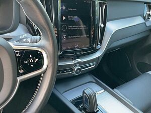 Volvo  XC 60 R Design AWD Bluetooth Navi LED Klima Einparkhilfe el. Fenster