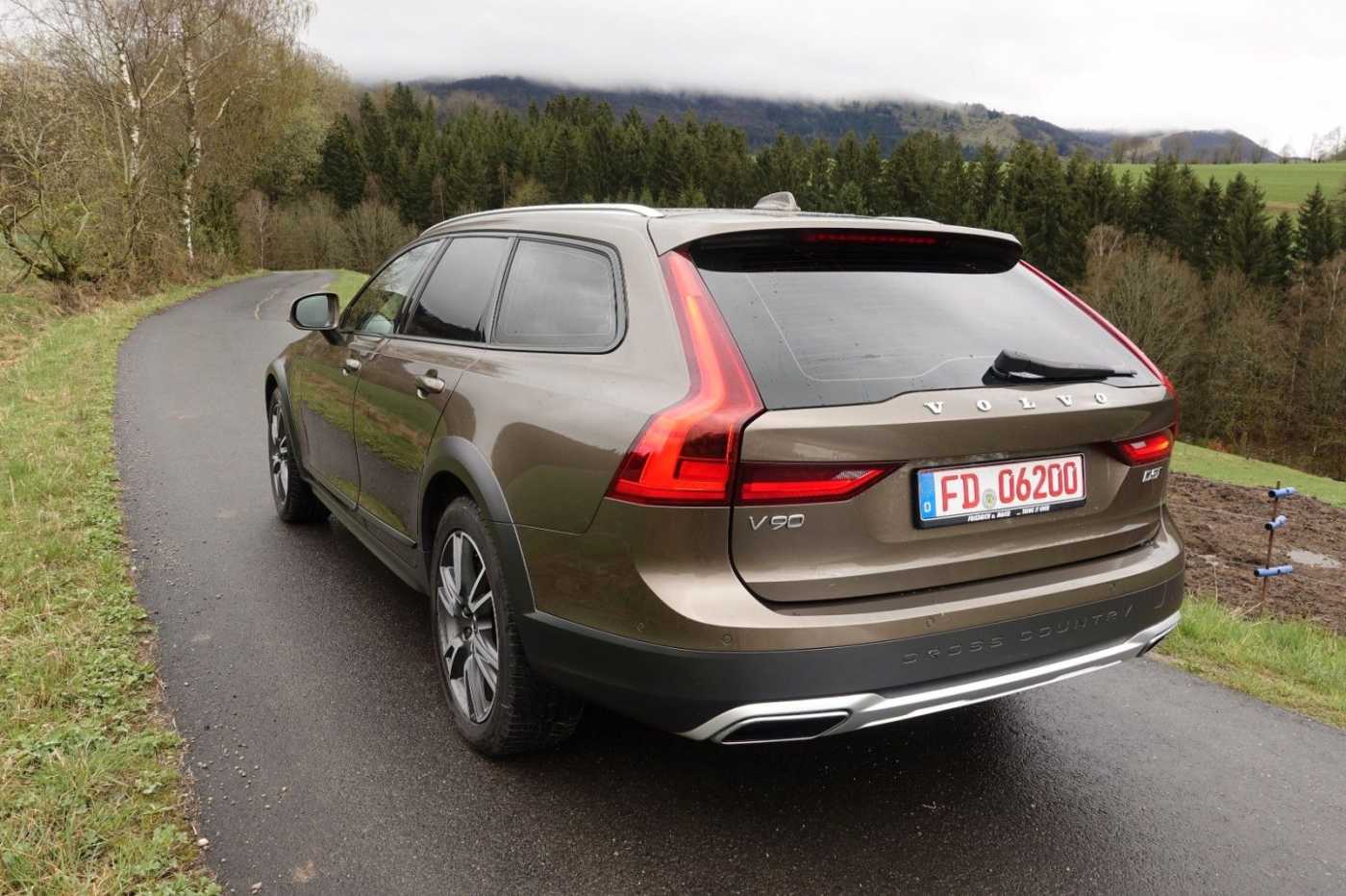 Volvo  V90 Cross Country D5 AWD (173KW/235PS) Cross Country Pro aut. (AWD)