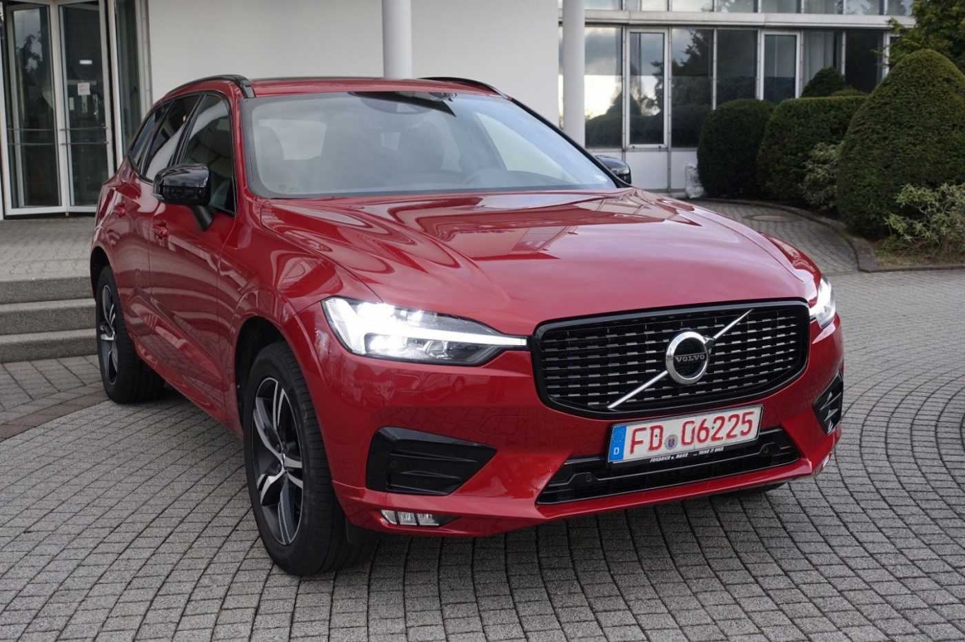 Volvo  XC60 R-Design, B5 Mild-Hybrid Diesel AWD