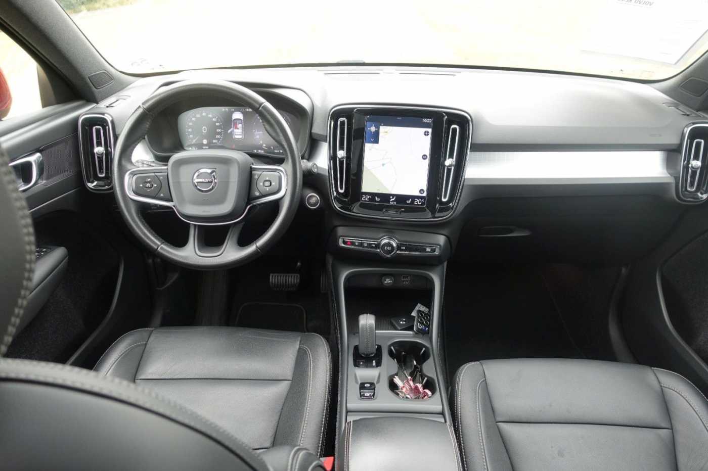 Volvo  XC40 D4 AWD Automatikgetriebe (140kW/190PS) Momentum Pro