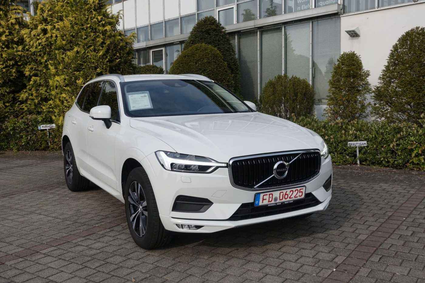 Volvo  XC60 D4 Automatikgetriebe (140kW/190PS) Momentum Pro