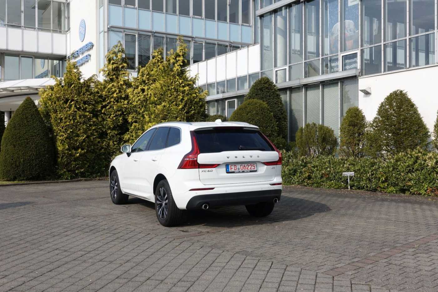 Volvo  XC60 D4 Automatikgetriebe (140kW/190PS) Momentum Pro