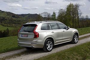 Volvo  D5 AWD Momentum AHK*STHZ*V-LED*RFK*BLIS*H&K