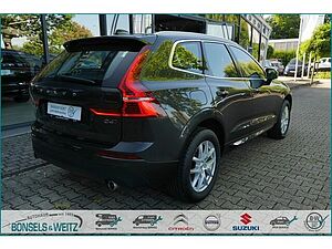 Volvo  D4 AWD MOMENTUM GEARTRONIC Panorama LED