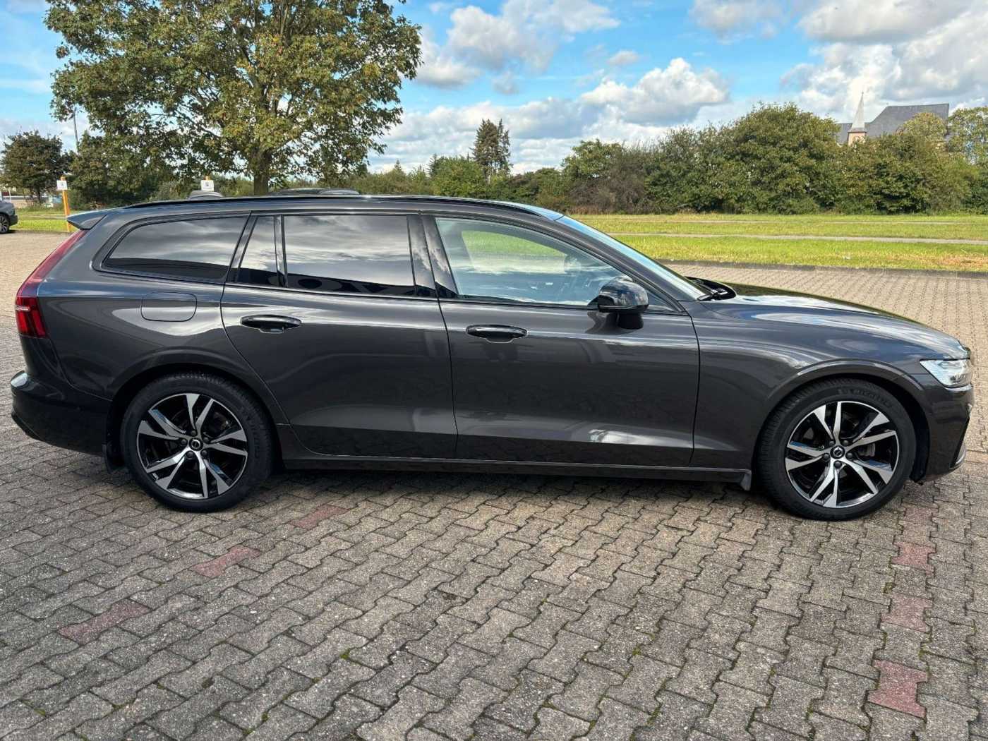 Volvo  Plus Dark B4 Standh. AHK 360Grad 4-Zonen