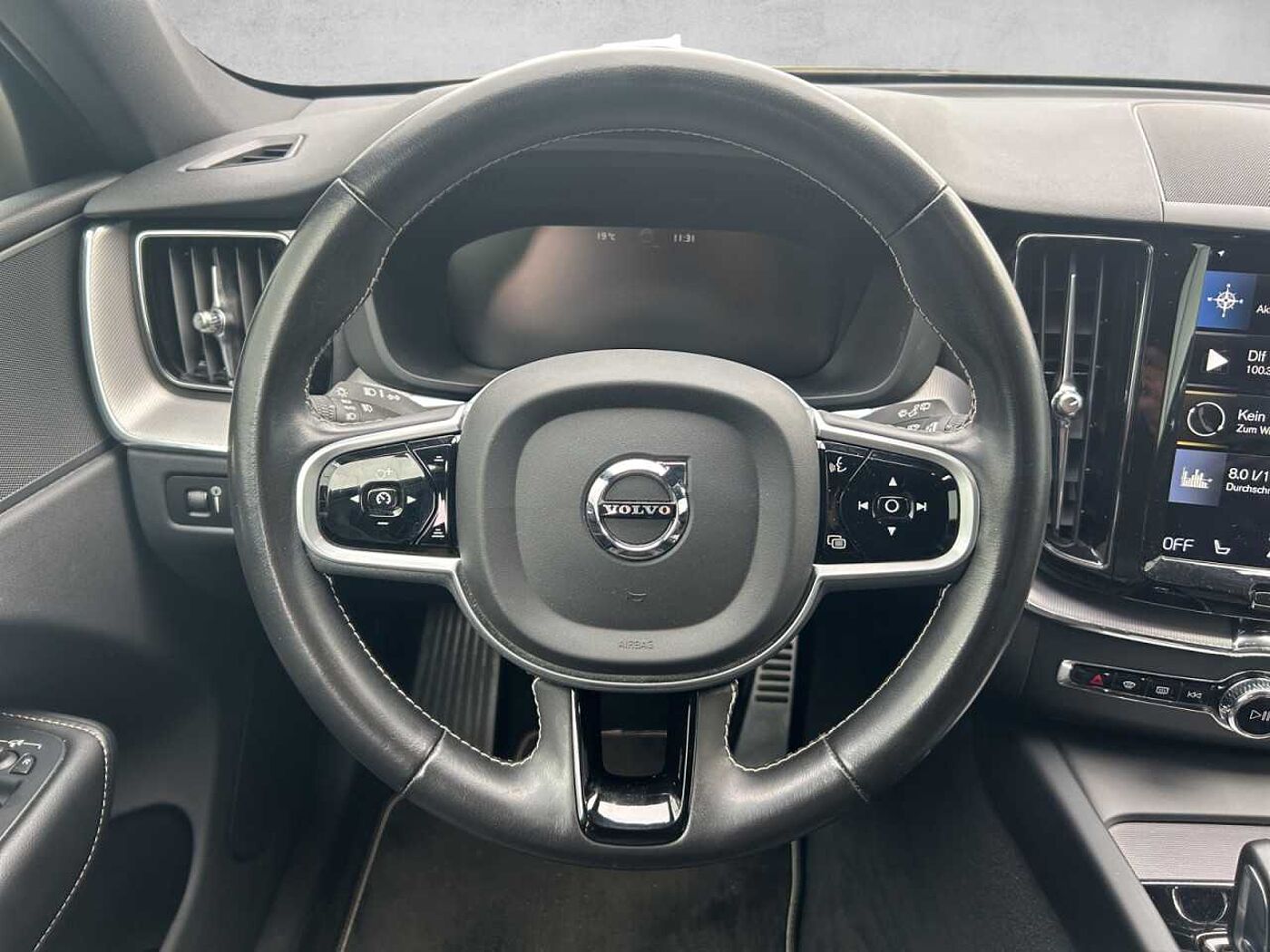 Volvo  XC 60 R Design AWD Bluetooth Navi LED Klima Einparkhilfe el. Fenster