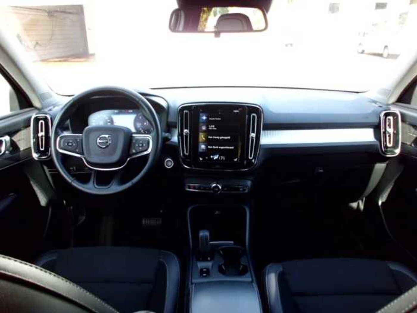 Volvo  AWD D4 EU6d-T Momentum Allrad Leder e-Sitze SHZ Temp PDC Alu Klima el. SP met. eF