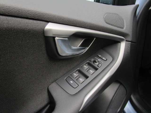 Volvo  Momentum T3 2.0 Navi Soundsystem LED Kurvenlicht Sperrdiff. Mehrzonenklima Ambie
