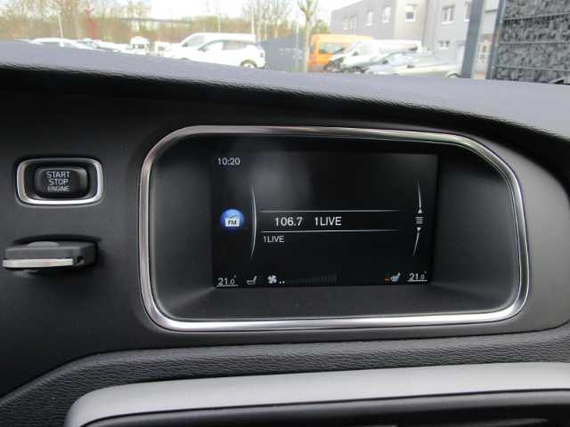 Volvo  Momentum T3 2.0 Navi Soundsystem LED Kurvenlicht Sperrdiff. Mehrzonenklima Ambie